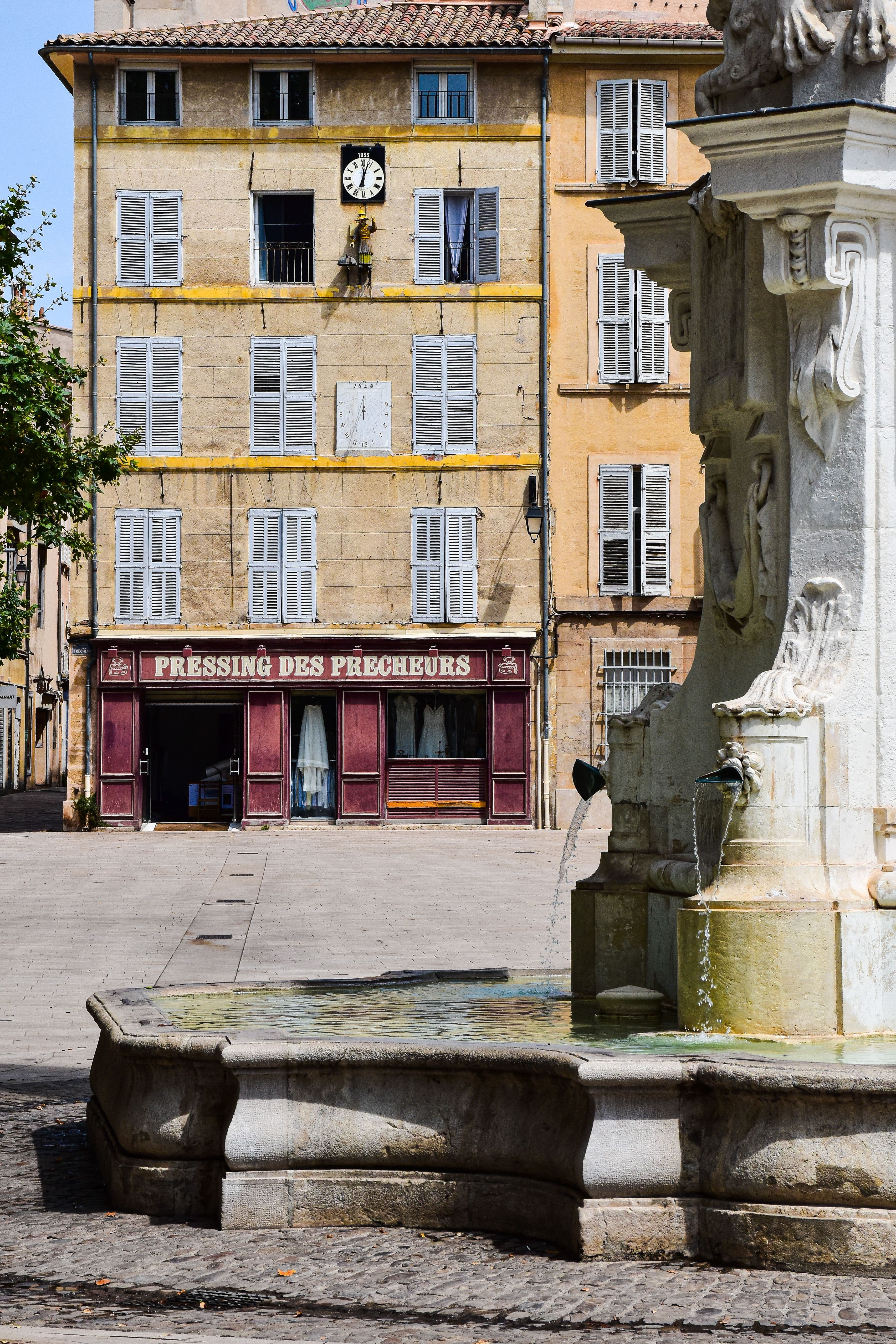 Marché des créateurs — places comtales — photo 1